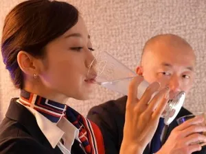 Ngậm miệng lại và ngoan ngoãn banh lồn ra