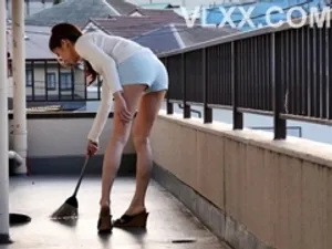 Địt cô đồng nghiệp hàng múp vì quá bấn cặc