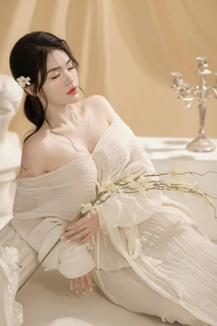 Cẩm nang tìm kiếm khoái lạc của Lão Mã: kỹ thuật viên mát-xa chân nữ, phục vụ bán thời gian trong phòng nhỏ, đẩy ngực, xoay rồng, thủ dâm bằng tinh dầu